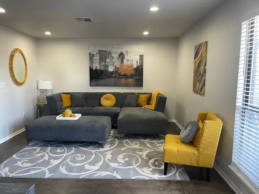 Nice 3 Level Midtown Condo w/Game Room Loft - Image 1