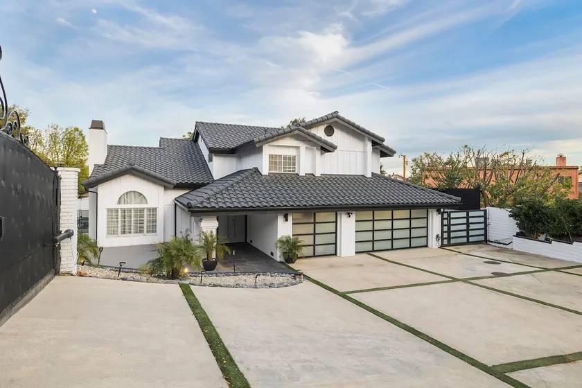 Gated Luxurious Modern Hills Oasis Estate POOL/SPA - Image 1