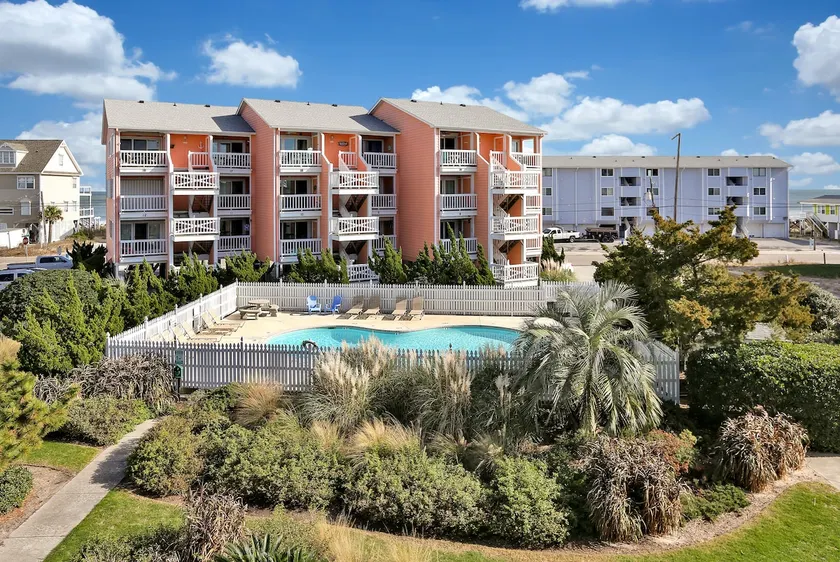 Lovely Condo w/ Peek-a-boo Ocean Views & Pool - Image 1