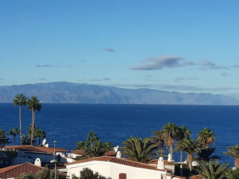 Beautiful oceanfront apartment in Tenerife. - Image 1