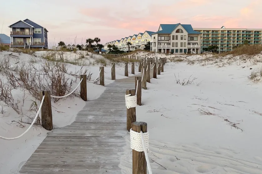 2 Bedroom- Beach Front -No Streets to Cross - Image 1