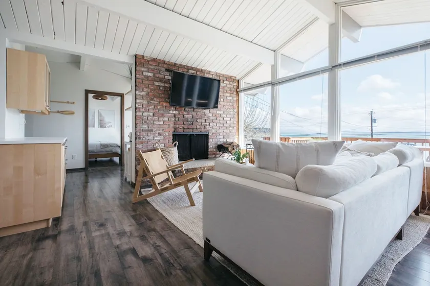 Charming Camano Cottage w Private Beach Access - Image 1