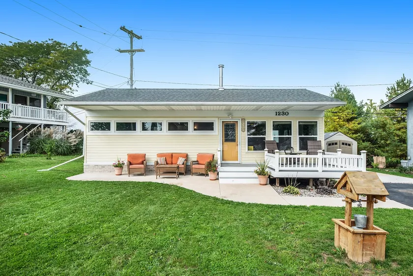 Family/Pet Friendly 3 bed cottage - Crystal Lake - Image 1