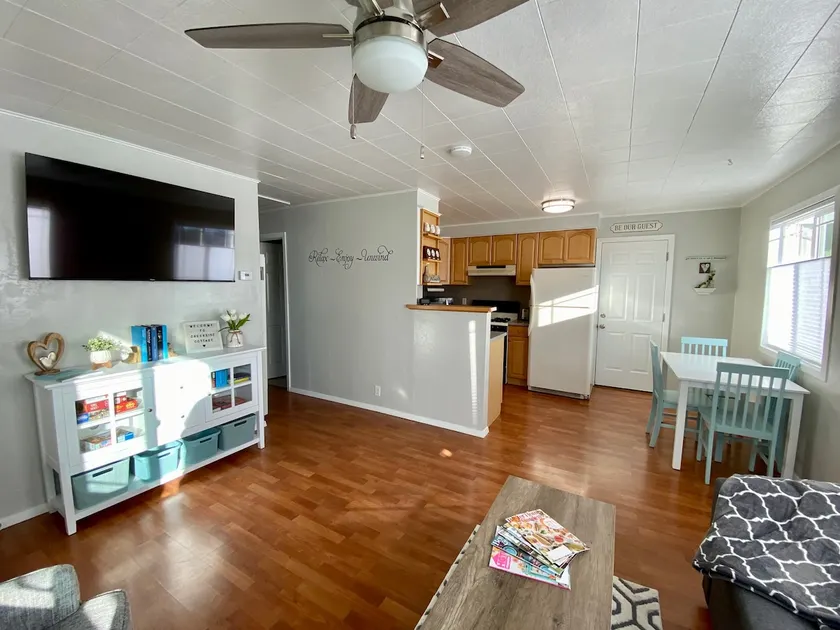 Creekside #2 perfect location to downtown. - Image 1
