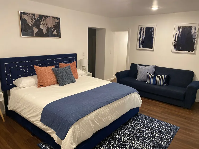 Cheerful 4-Bedroom Home in the City of Orange. - Image 1