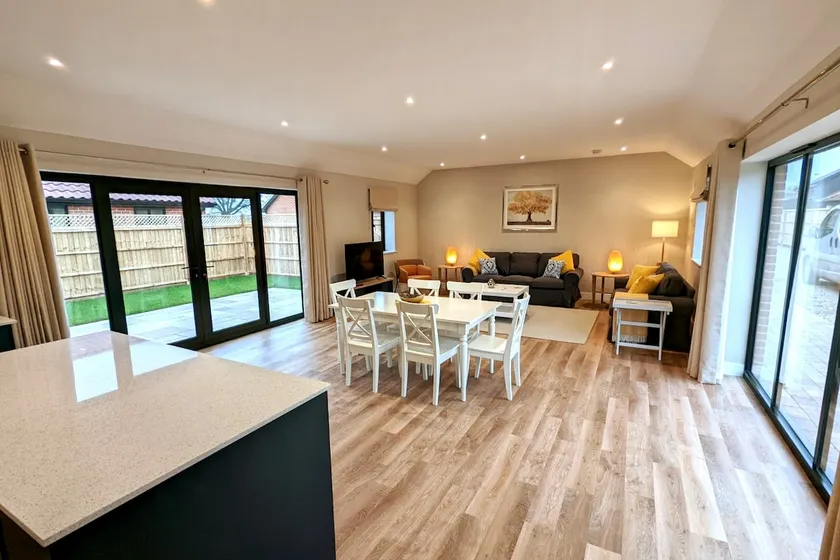 Bluebell - Modern country retreat to sleep 6 - Image 1