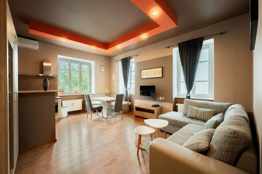 2. Charming 1-bedroom apartment - Image 1