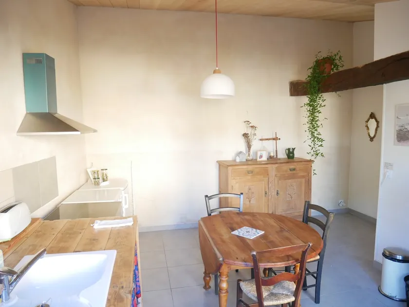 Townhouse with a quiet garden - Image 1