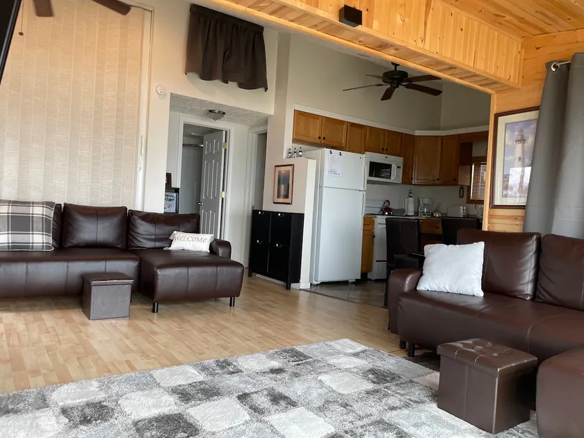Lake front cabin with incredible views - Image 1