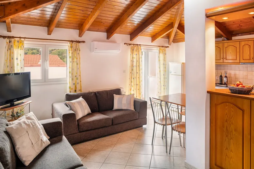 Beachfront Panoramic Loft - Image 1