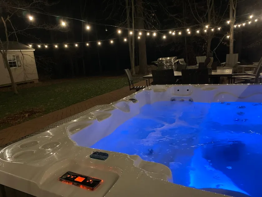 Whole House - hot tub, game room, dog friendly - Image 1