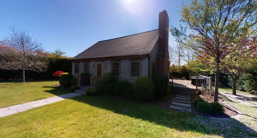4BR, updated home in Surfside. Sleeps 8 adults, big yard/porch/deck, central air - Image 1
