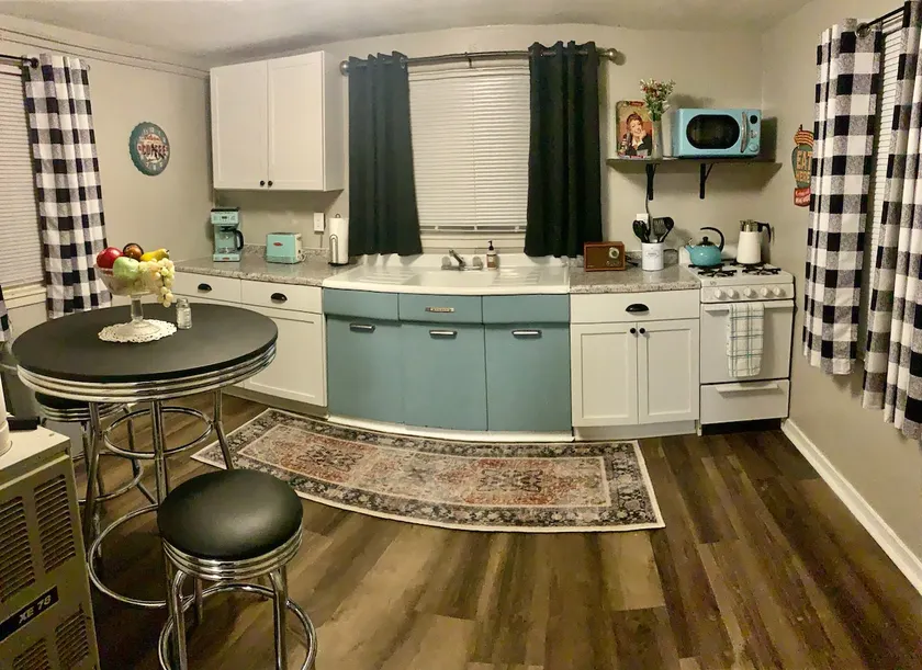 Tiny House by the Park - Image 1