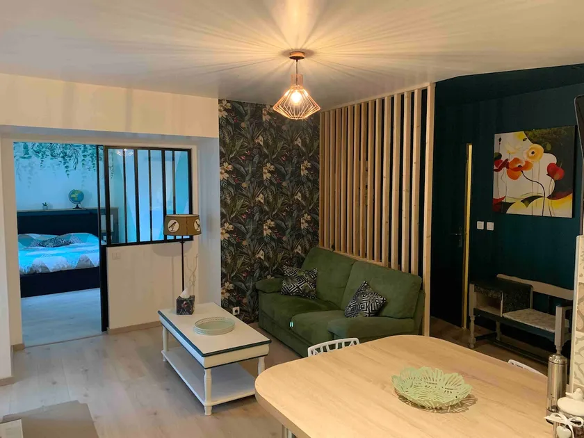 38 m² fully-equipped furnished apartment with parking - Image 1