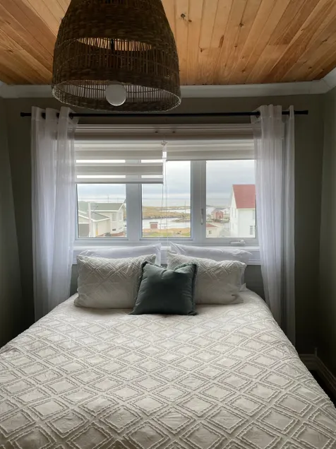 Cozy Couples Retreat With Ocean View - Image 1