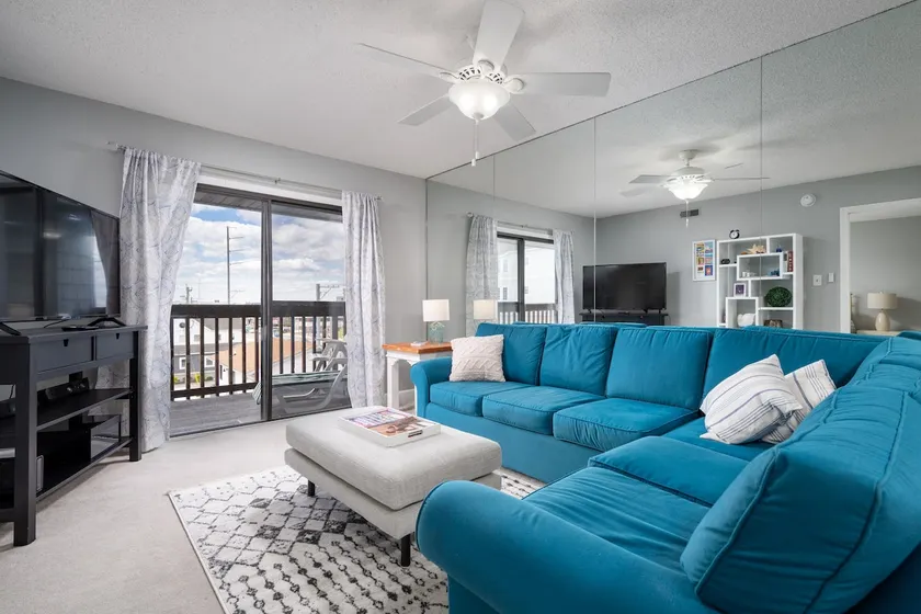 Family Condo Oceanside in Midtown OC - Image 1
