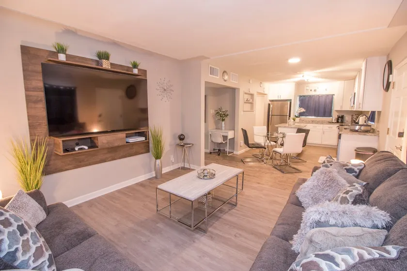 Luxurious Modern Theme Airbnb! Great Location! - Image 1