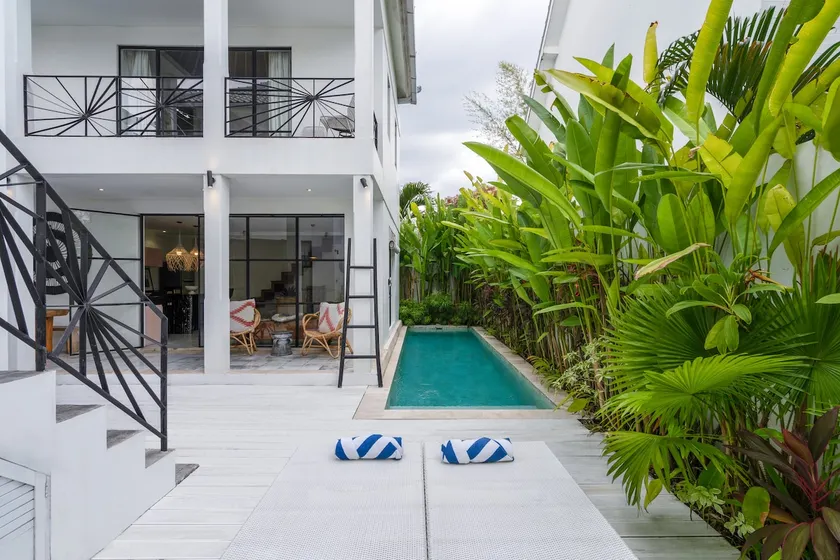 3BR Beachside Designer Villa, Walk to Beach - Image 1