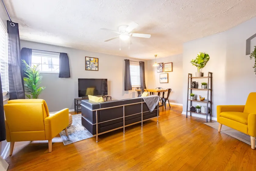 *Must See* Cozy & Clean 2 Bedroom Clintonville Gem - Image 1