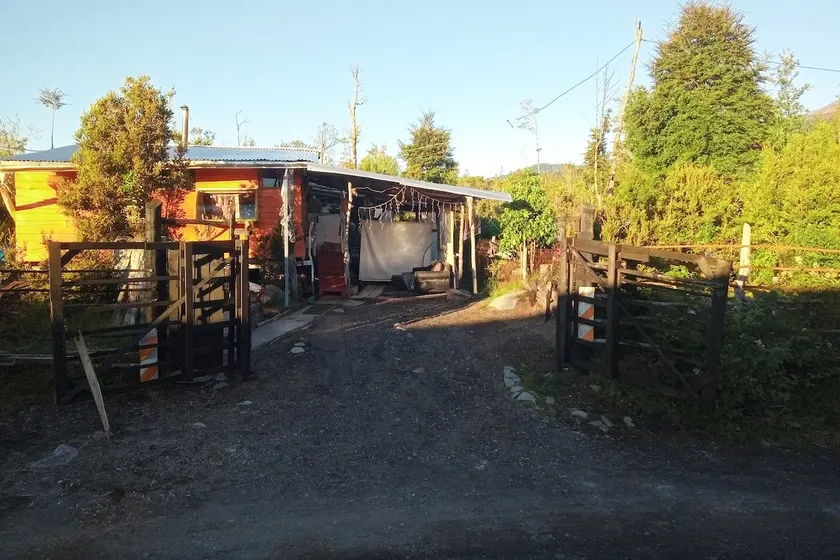 Cheerful cabin on the Calbuco volcano - Image 1