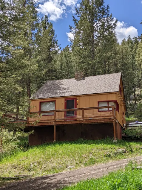 Cozy Two Story Cottage - Image 1