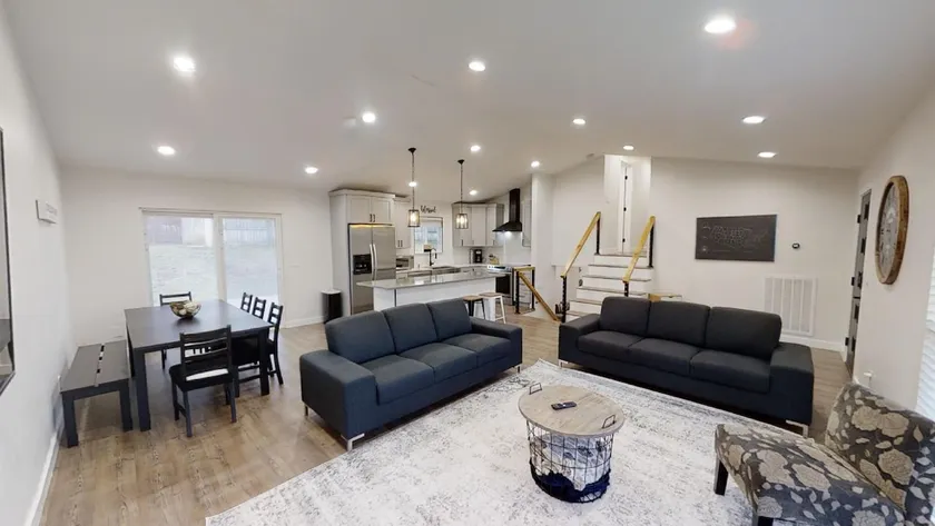Modern and cozy 4-bedroom home - Image 1
