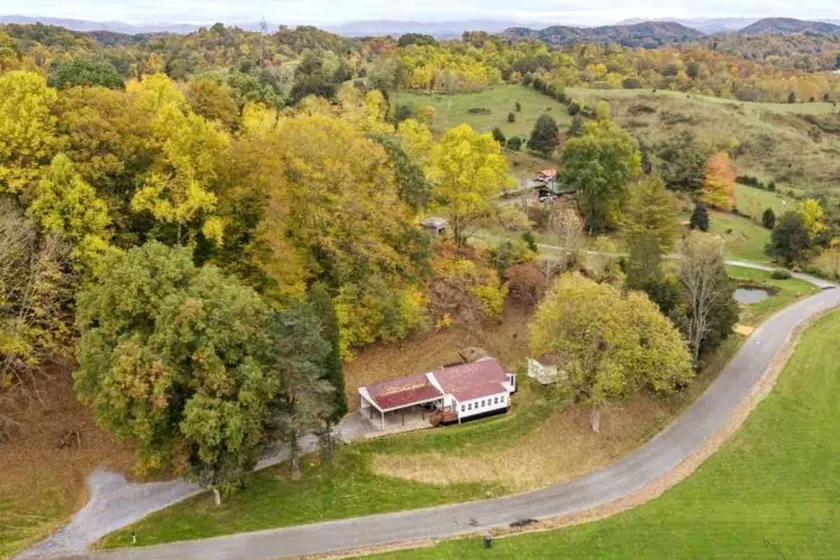 Beautiful Farmhouse, Close to Bristol, Tri Cities - Image 1