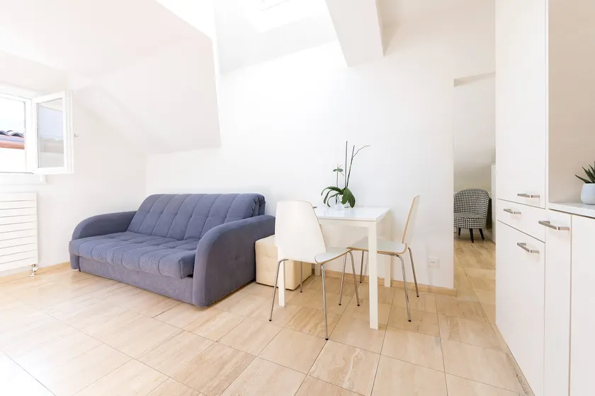 Lovely Attic Apartment - Image 1