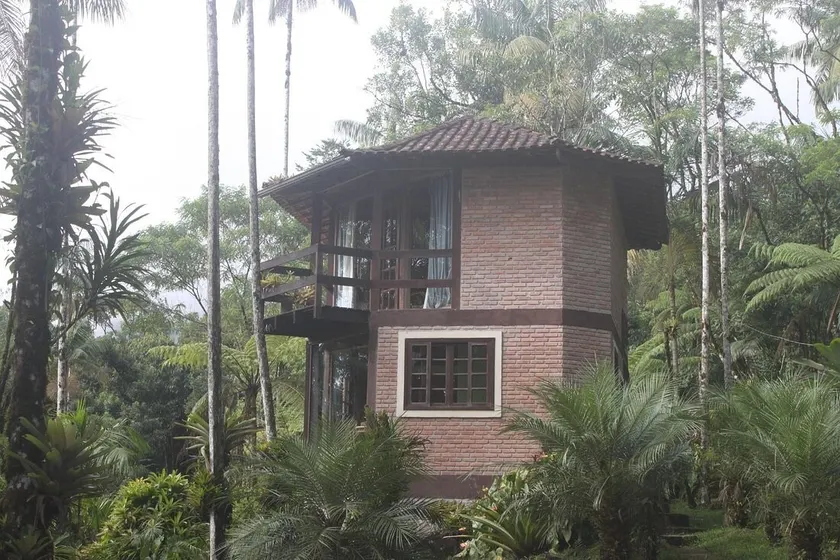 Glass Chalet - Image 1