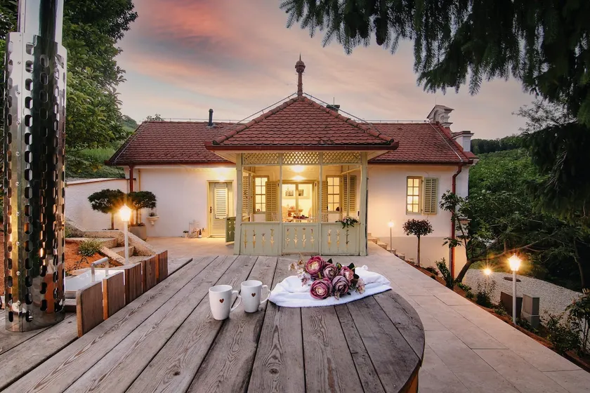Secret getaway in a romantic vineyard cottage - Image 1