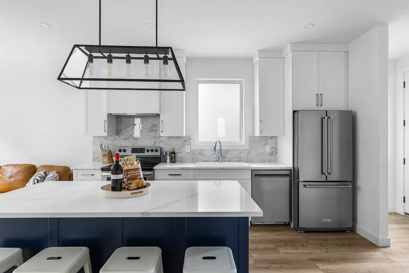 Condo in heart of Inglewood walk to DT or Stampede - Image 1