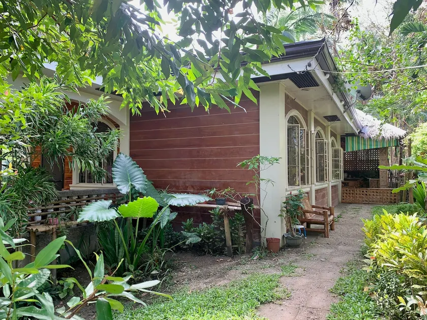 Rustic home near the sea & mountain - Image 1