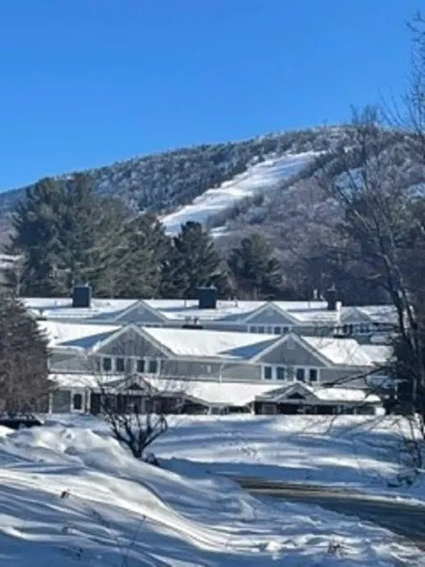 Newly furnished ski condo with Mountain View  - Image 1