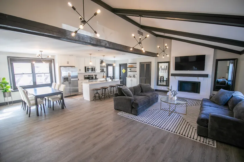 Stylish 3 BR Ranch in prime Carmel & Indy location - Image 1