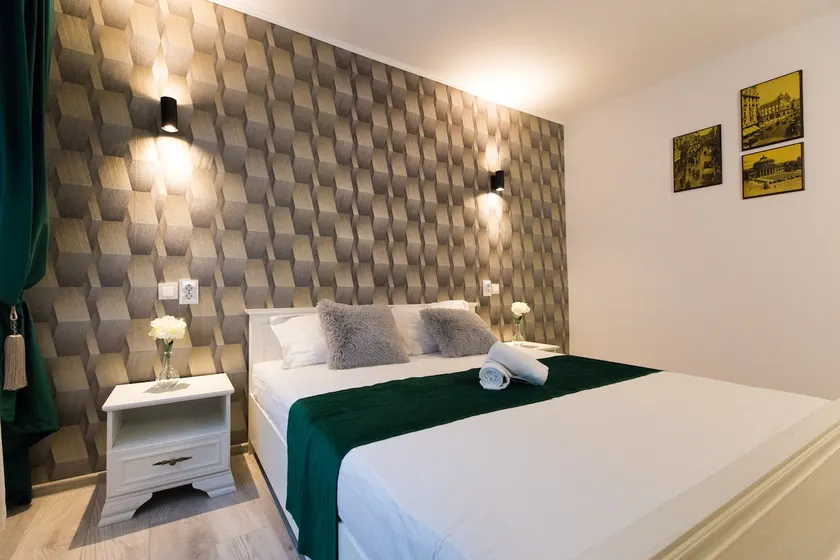 OLD TOWN room 101 - Image 1