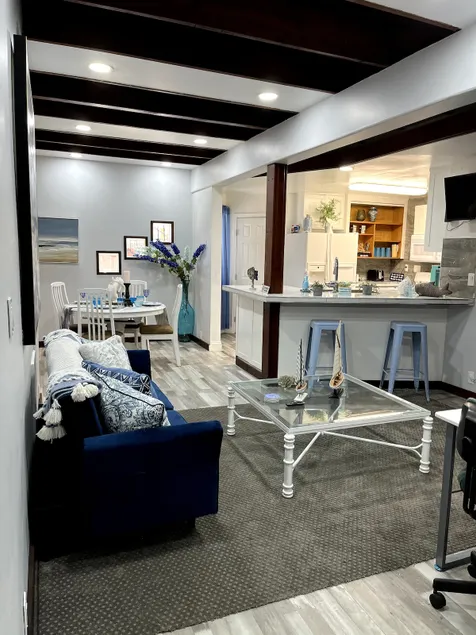 Seabreeze in the Valley/spacious 822 sq.ft. - Image 1