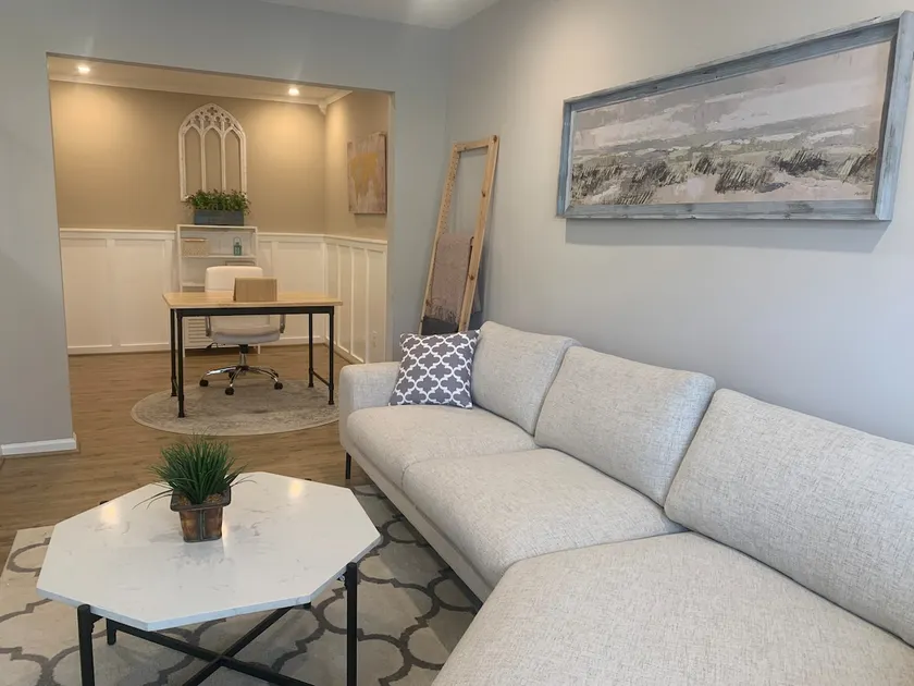 Beautiful TH w/ Front Patio - Image 1