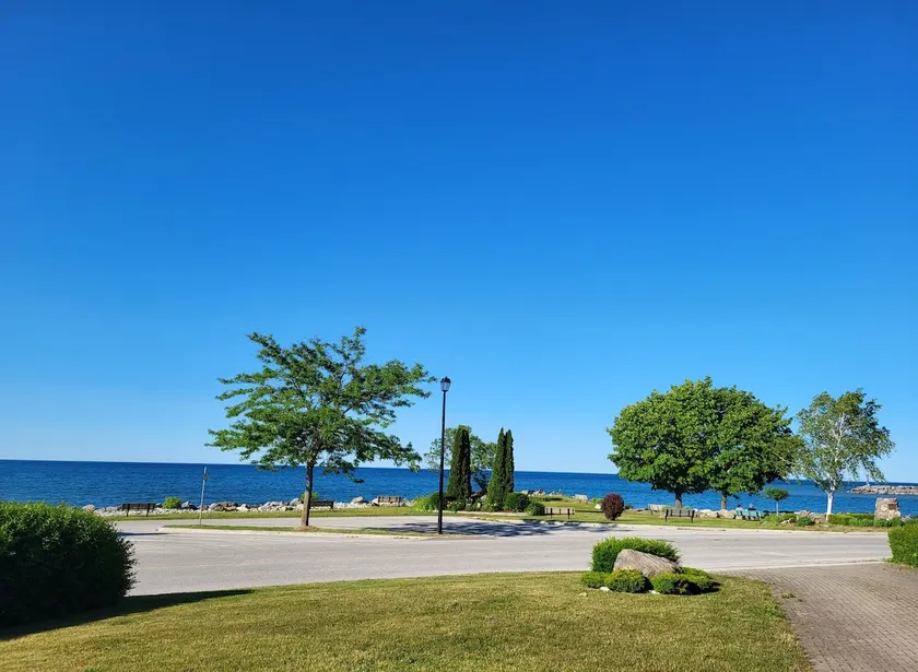 Lake view Getaway on Georgian Bay Waterfront - Image 1
