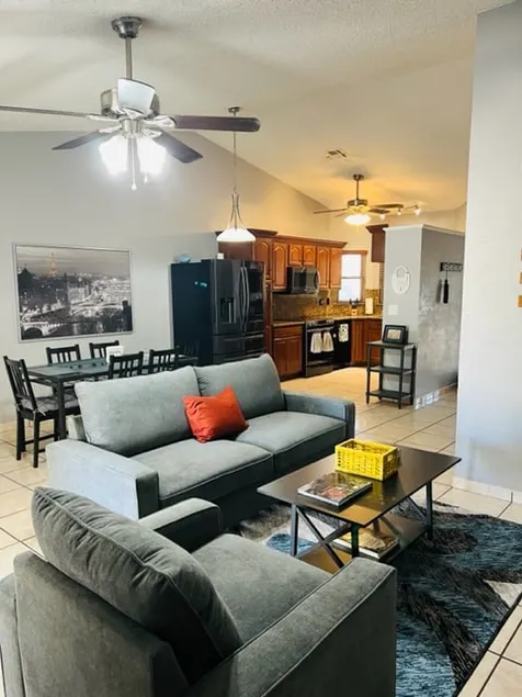 Cheerful 3 bedroom home in a quiet neighborhood! - Image 1