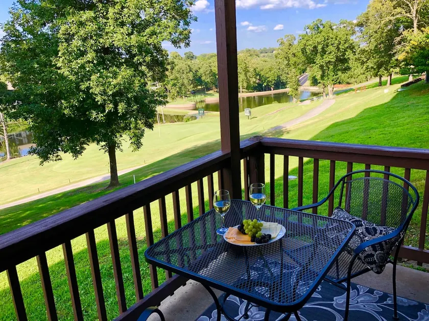 Point Royale KING SUITE on Taneycomo-golf/pool - Image 1