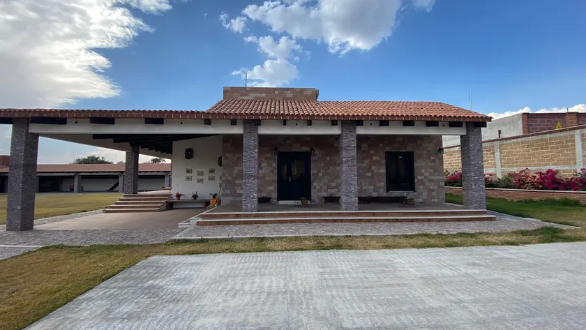 Gran Villa Rest House - Image 1