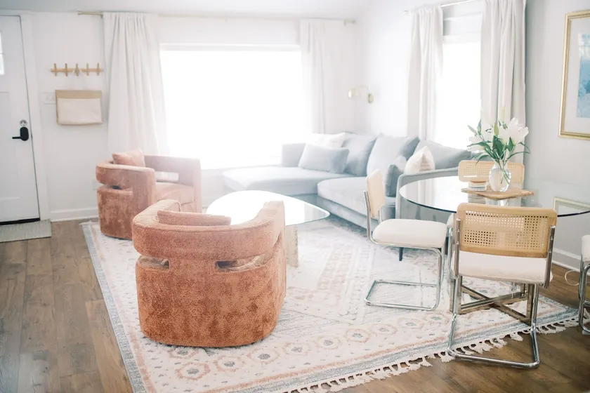 Cozy Luxe Cottage by Falls Lake - Image 1
