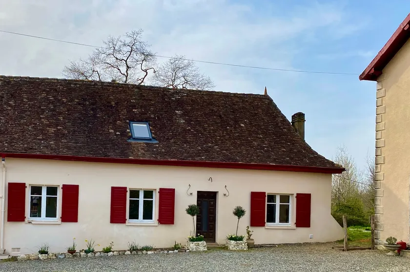 Rural tranquility with views of the Pyrenees. - Image 1