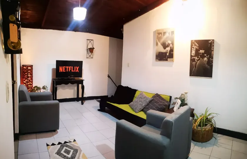 Spacious Family Apt 3 beds 50MB WiFi Disney ESPN P1 car - Image 1