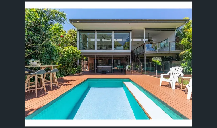 Beachfront home, Indulge@Surfriders - Image 1
