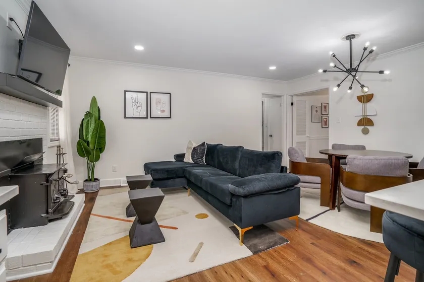 Ultimate Luxury 3 Bedroom In The Heart Of City - Image 1