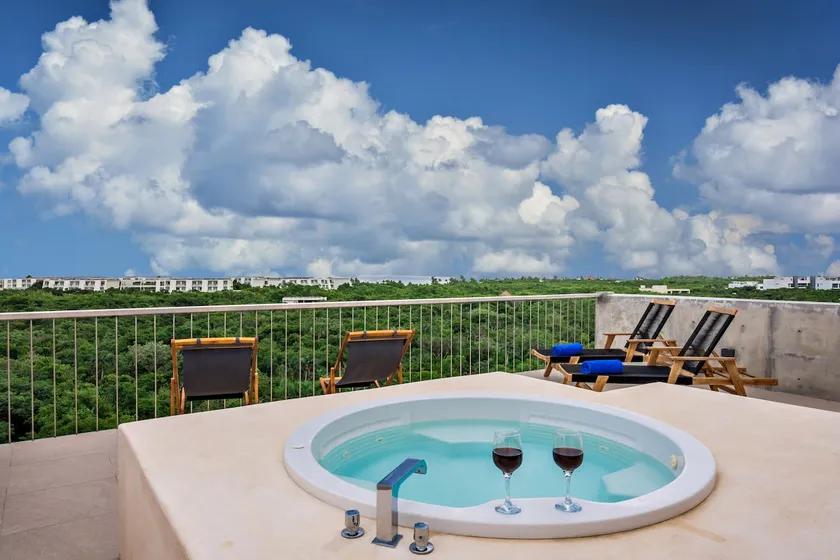 2/2 Ocean View Penthouse in Secure Gated Complex! - Image 1