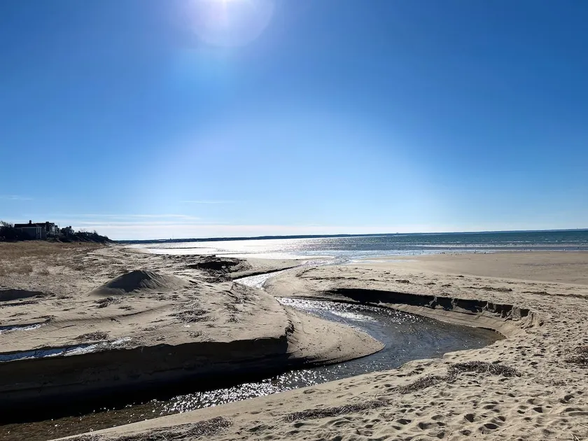 5 Min Walk to Bay Beach! Large, Newly Renovated! - Image 1