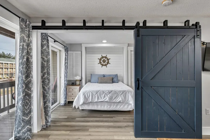 1 Bedroom Lake Winnipesaukee Condo - Image 1