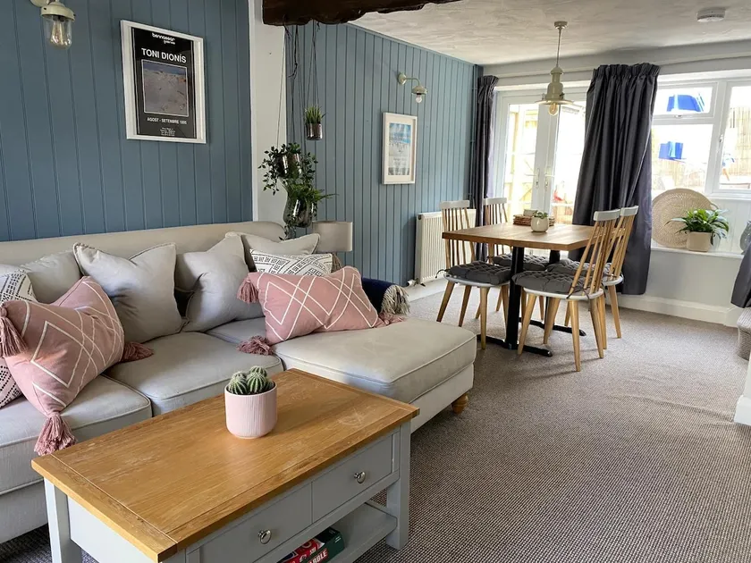 Cobbers, A Fishermans Cottage 50m Sidmouth beach - Image 1